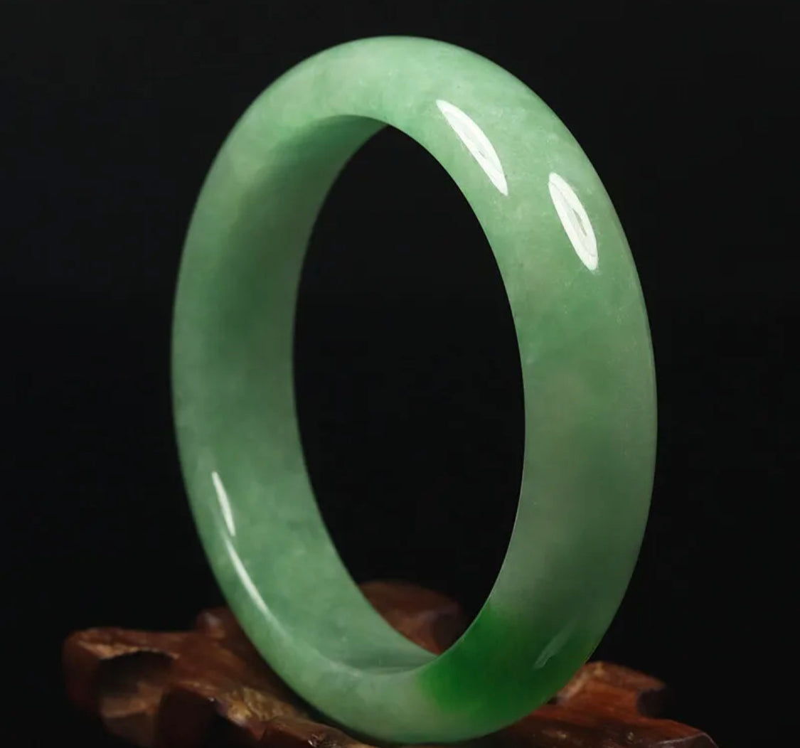 VINTAGE Large Jadeite Green Jade Bangle Size 60mm J743