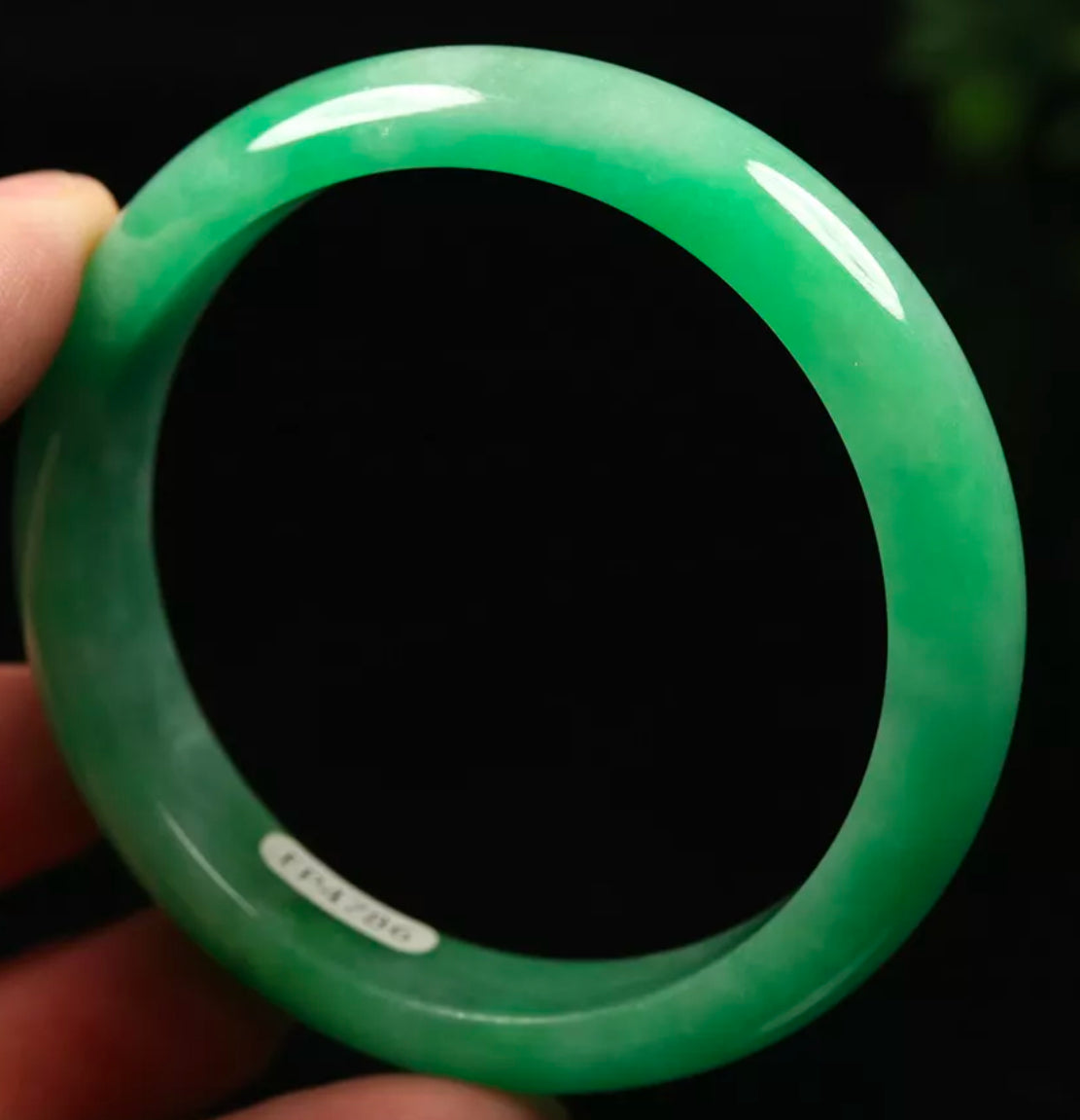 VINTAGE Large Jadeite Green Jade Bangle Size 60mm Beautiful Pop Green D625