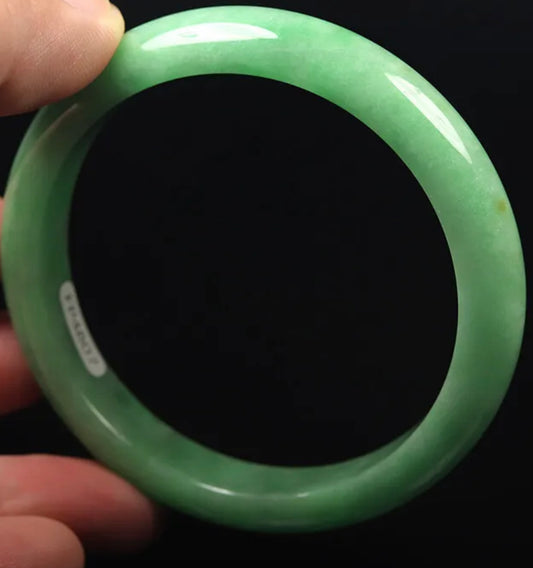 VINTAGE Large Jadeite Green Jade Bangle Size 62mm J667