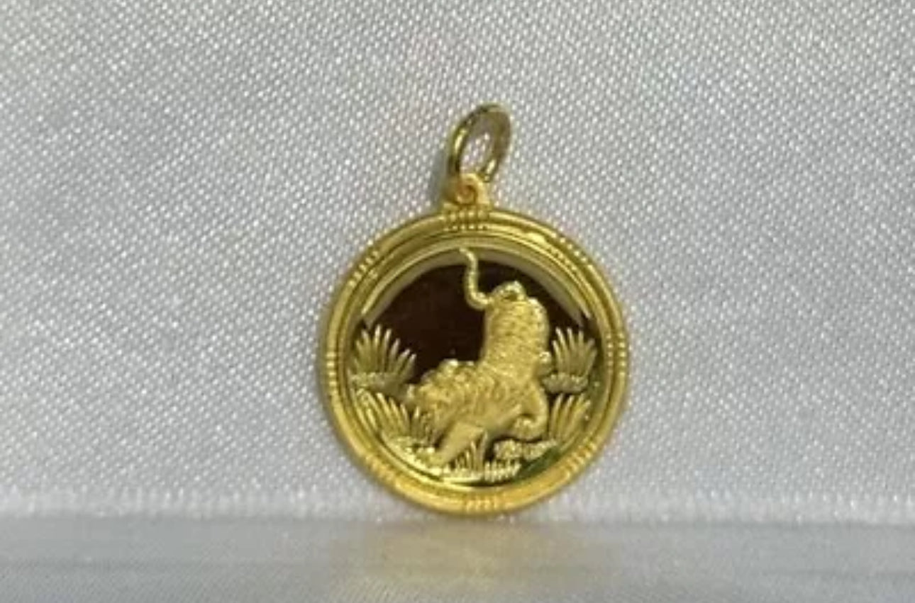 24K Yellow Gold Tiger Zodiac Round Pendant 3.86g - Fine Gold Prosperity Piece