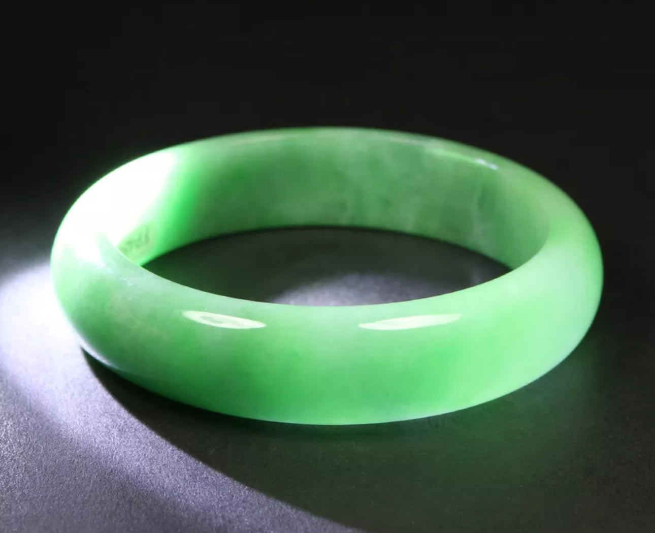 VINTAGE Large Jadeite Green Jade Bangle Size 60mm Solid Apple Green Jade J791