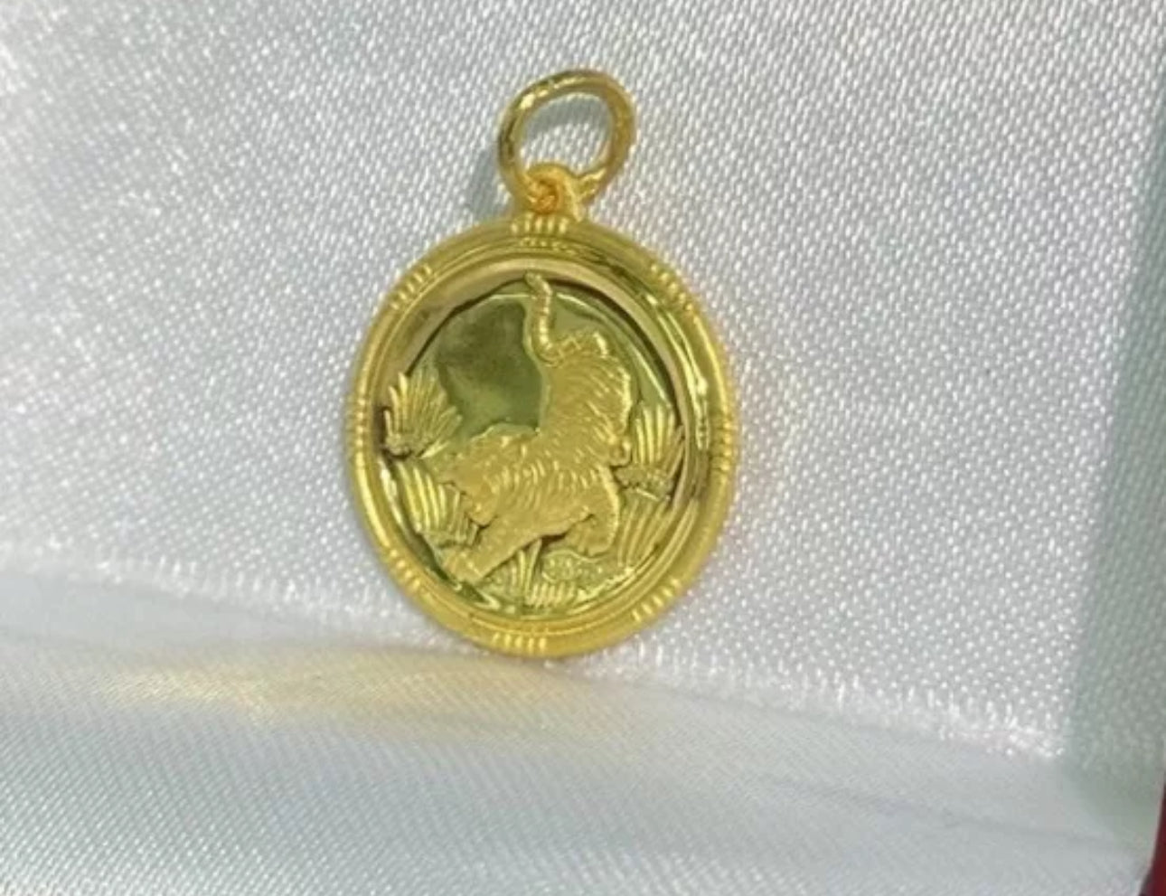 24K Yellow Gold Tiger Zodiac Round Pendant 3.86g - Fine Gold Prosperity Piece