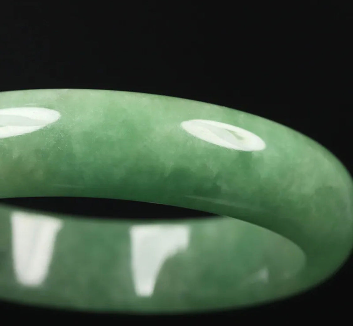 VINTAGE Large Jadeite Green Jade Bangle Size 60mm J743