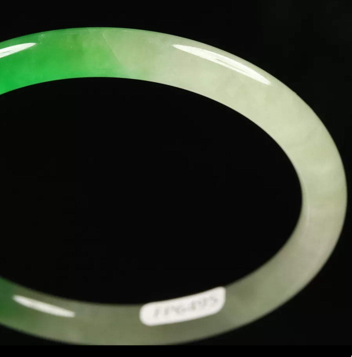 VINTAGE Medium Jadeite Green Jade Bangle Size 59mm Ombré Round Princess Cut G43