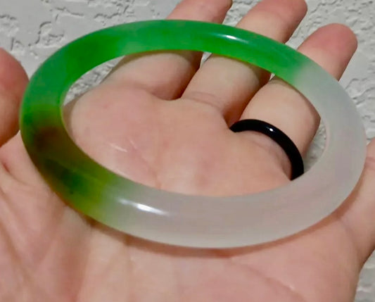 VINTAGE Large Jadeite Green/Lavender Jade Bangle Size 62.8mm Round Princess Cut U605