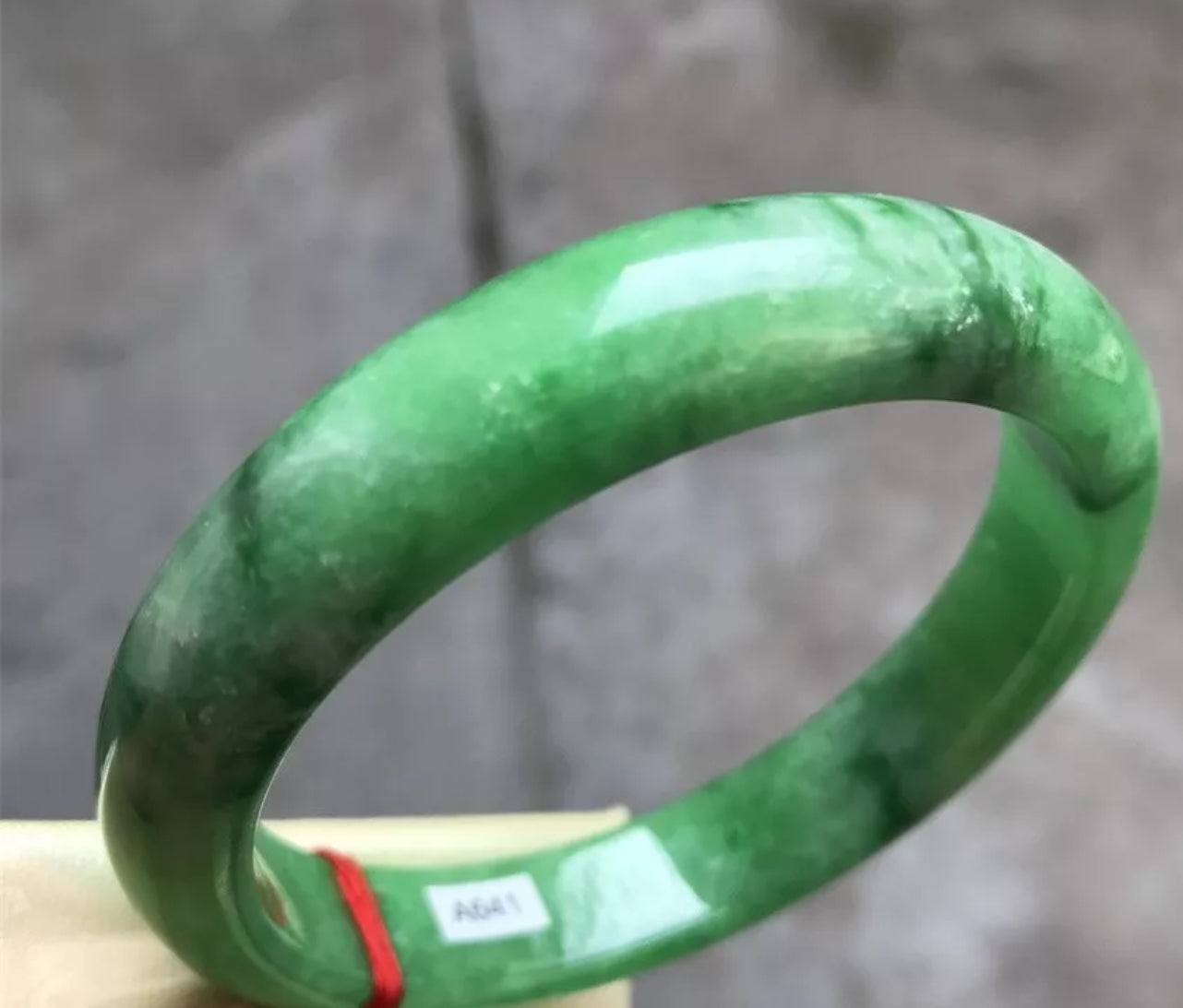 VINTAGE Medium Jadeite Green Jade Bangle Size 59mm Emerald Green D641