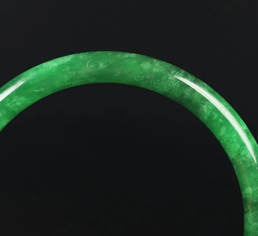 VINTAGE Small Jadeite Green Jade Bangle Size 59mm Round Princess Thin Cut Emerald Green! Y983