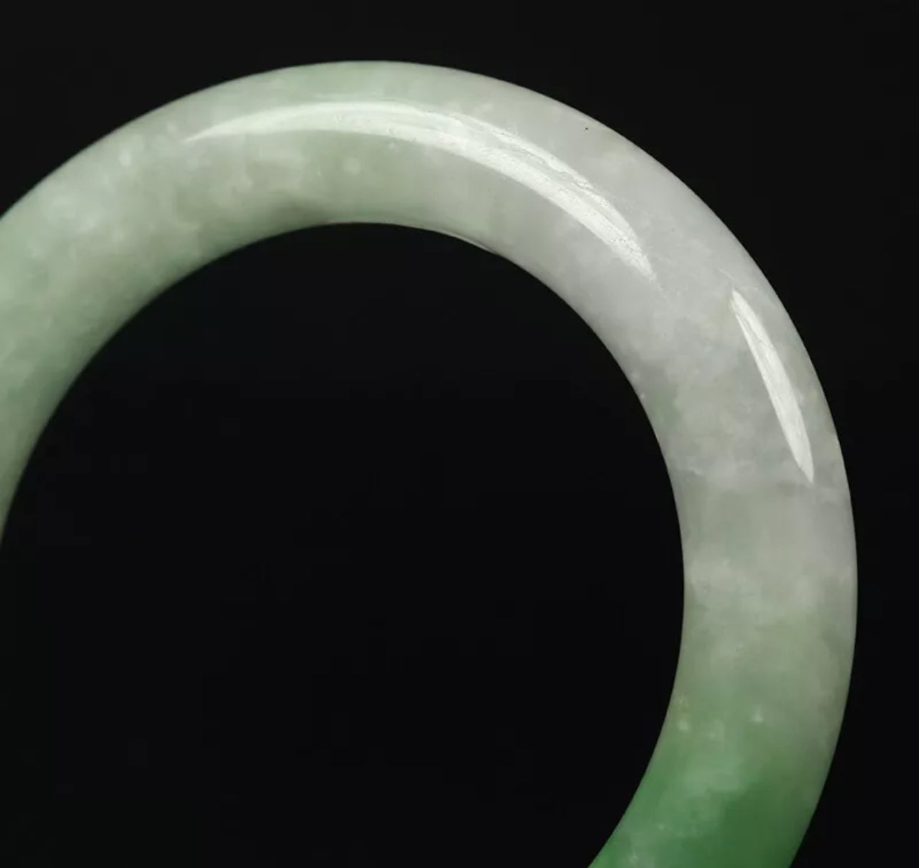 VINTAGE Medium Jadeite Green Jade Bangle Size 59mm Round Princess Cut D655