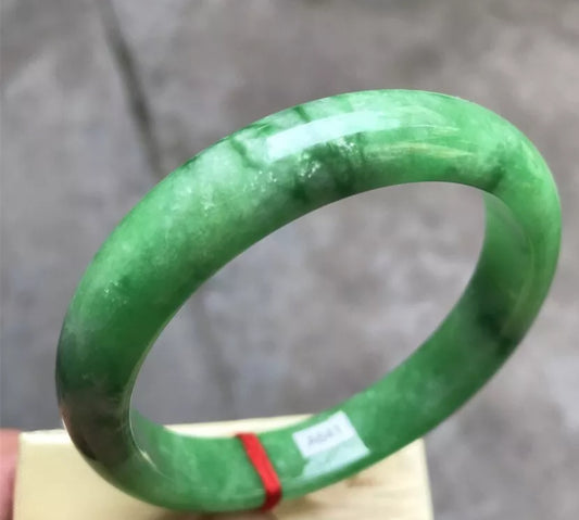 VINTAGE Medium Jadeite Green Jade Bangle Size 59mm Emerald Green D641