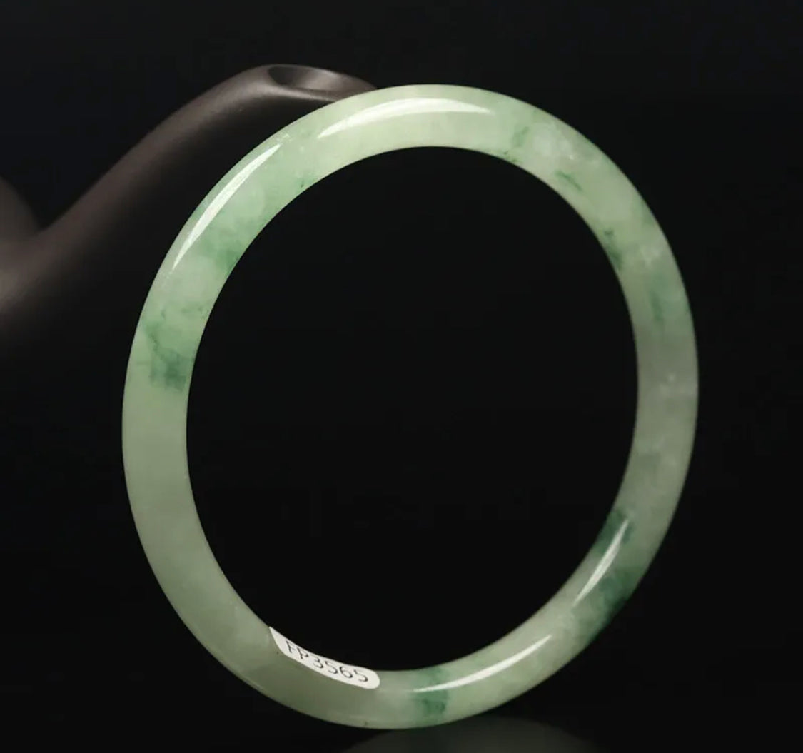 VINTAGE Medium Jadeite Green Jade Bangle Round Princess Cut Size 59mm F183