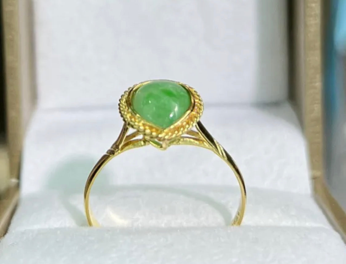 VINTAGE Jade Pear Shaped 14K Solid Gold Ring Size 7.5 US