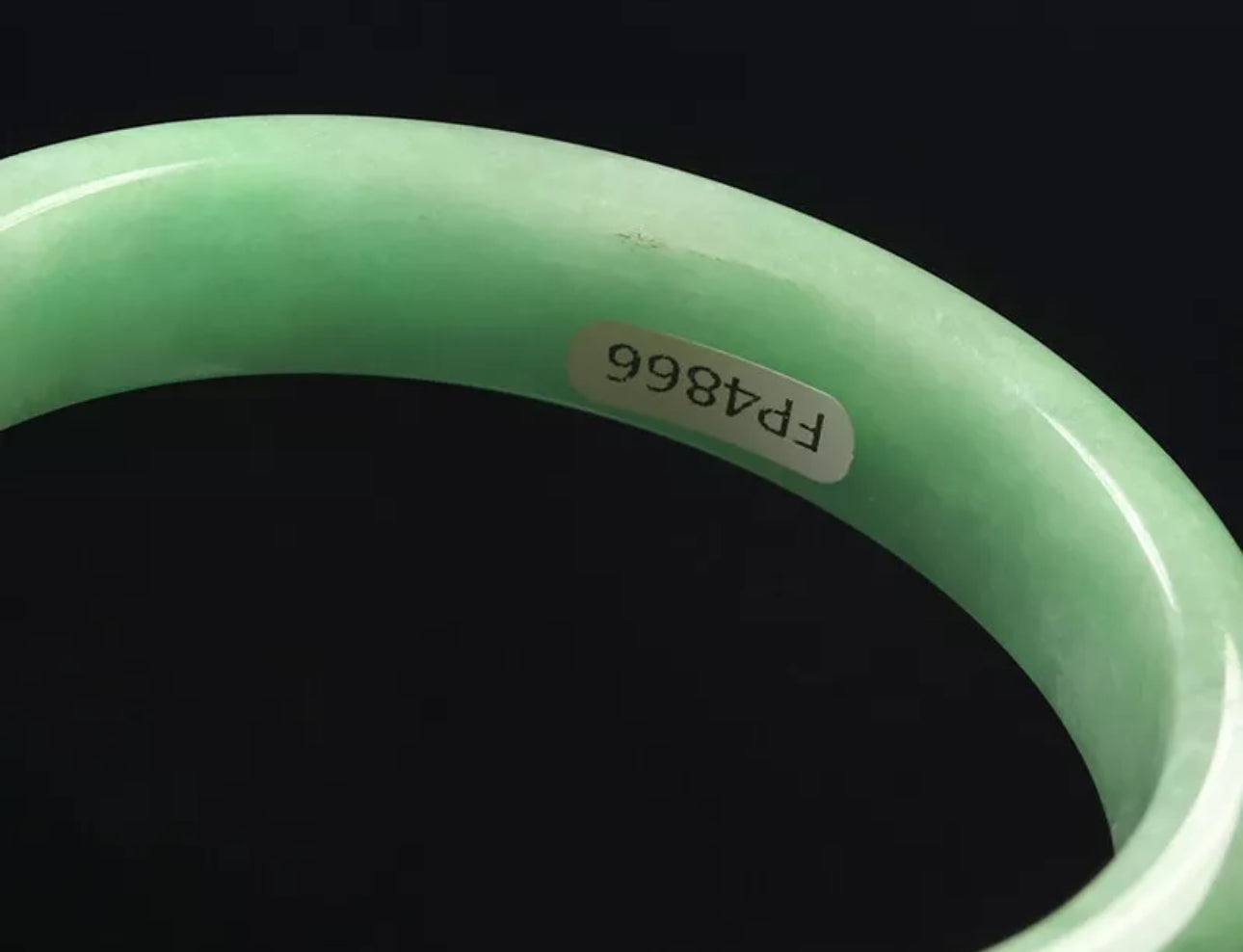 VINTAGE Large Jadeite Green Jade Bangle Size 60mm Y785