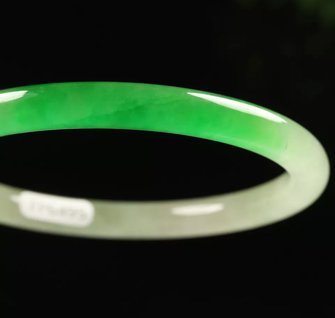 VINTAGE Medium Jadeite Green Jade Bangle Size 59mm Ombré Round Princess Cut G43