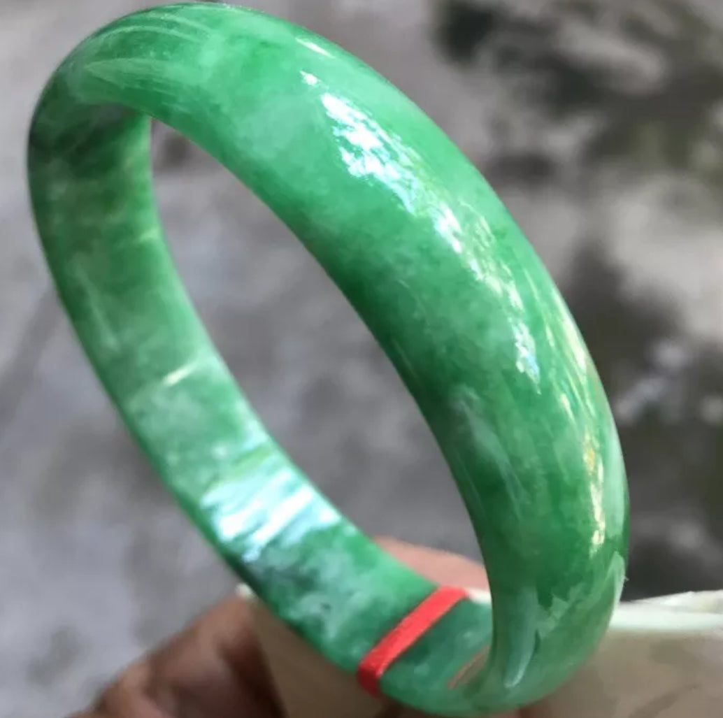 VINTAGE Large Jadeite Green Jade Bangle Size 62mm Emerald Green A464