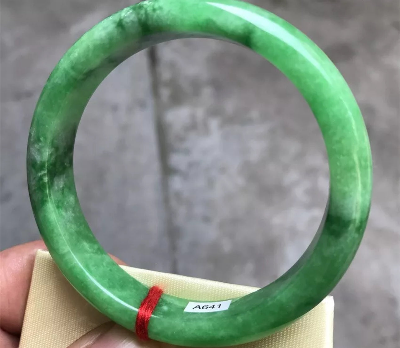 VINTAGE Medium Jadeite Green Jade Bangle Size 59mm Emerald Green D641