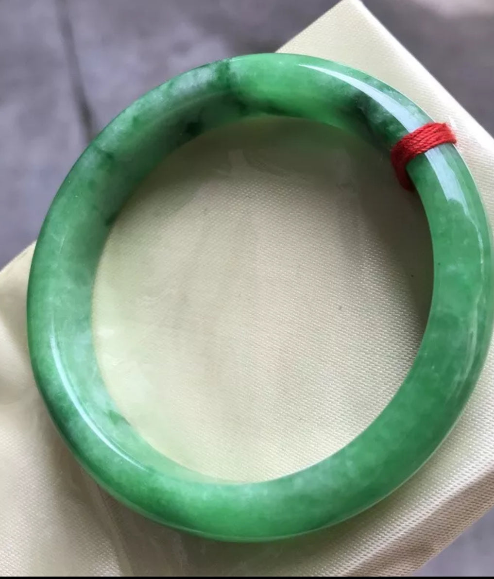 VINTAGE Medium Jadeite Green Jade Bangle Size 59mm Emerald Green D641