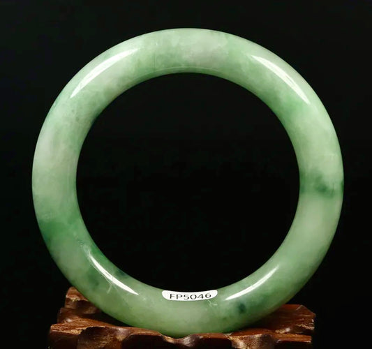 VINTAGE Large Jadeite Green Jade Bangle Size 60mm Round Princess Chunky Cut Y145