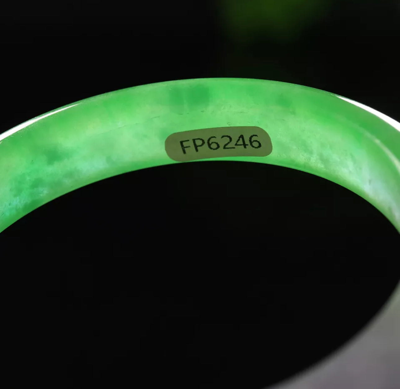 VINTAGE Medium Jadeite Green/Lavender Jade Bangle Size 59mm L545