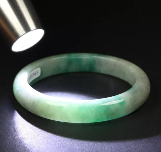 VINTAGE Small Jadeite Green/White Jade Bangle Size 56mm O581