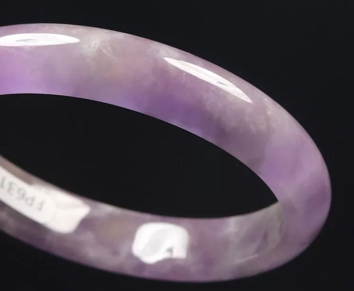 VINTAGE Small Jade Lavender Bangle Size 56mm O687