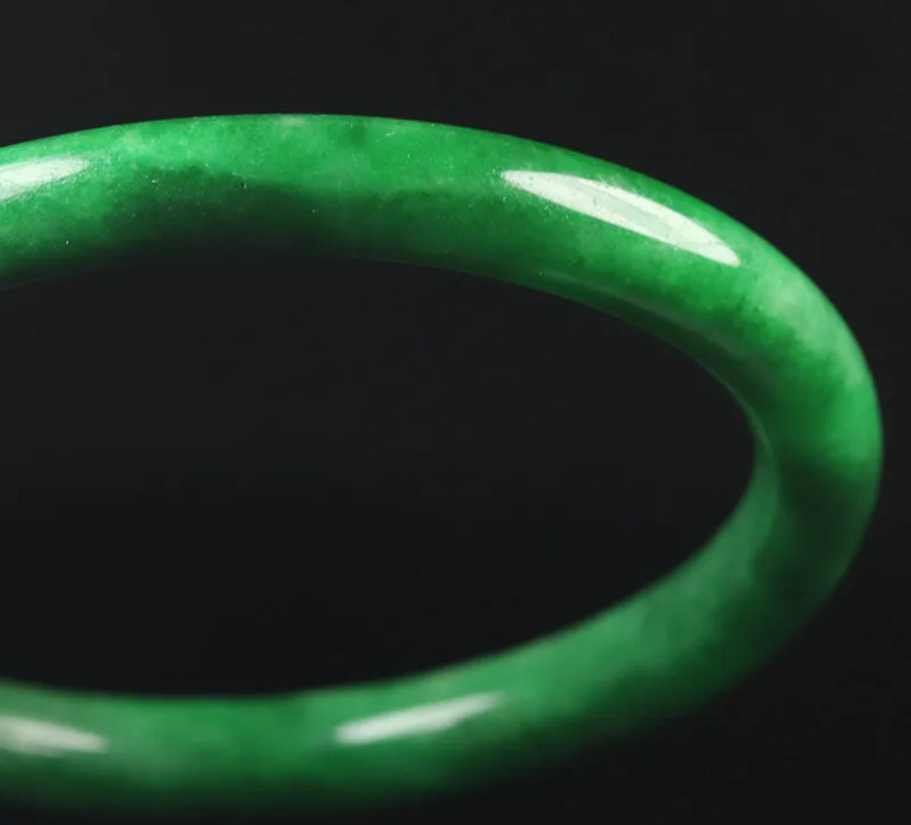 VINTAGE Small Jadeite Green Jade Bangle Round Princess Cut Size 56mm M829 Emerald Green!