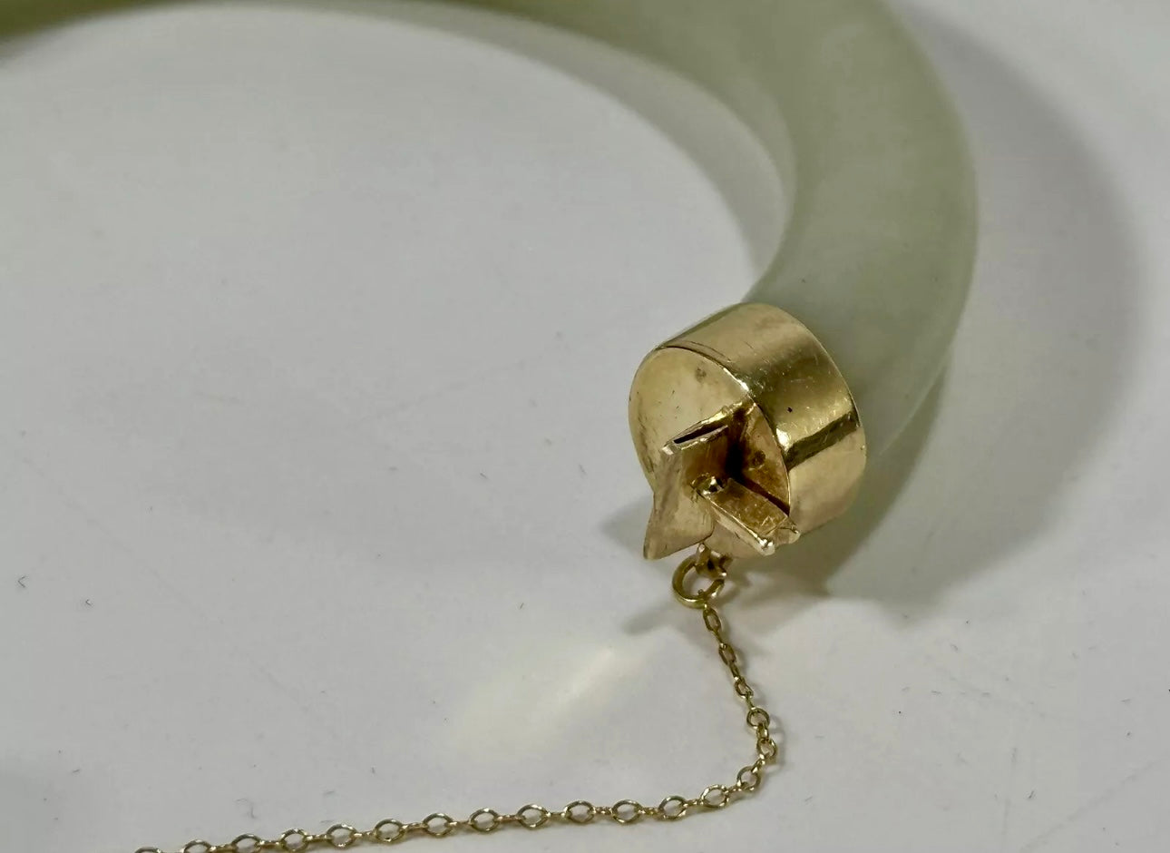 VINTAGE 14k Gold Hinged Jade Bangle w/ Safety Chain