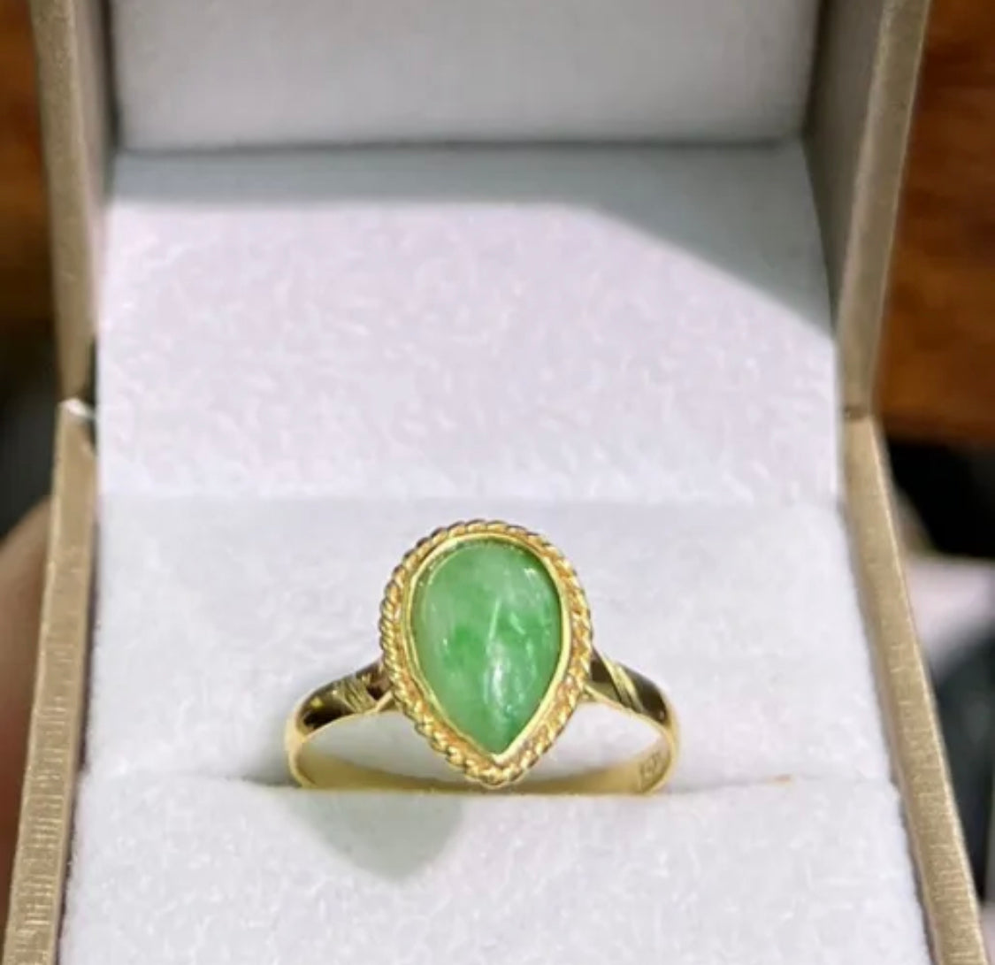 VINTAGE Jade Pear Shaped 14K Solid Gold Ring Size 7.5 US