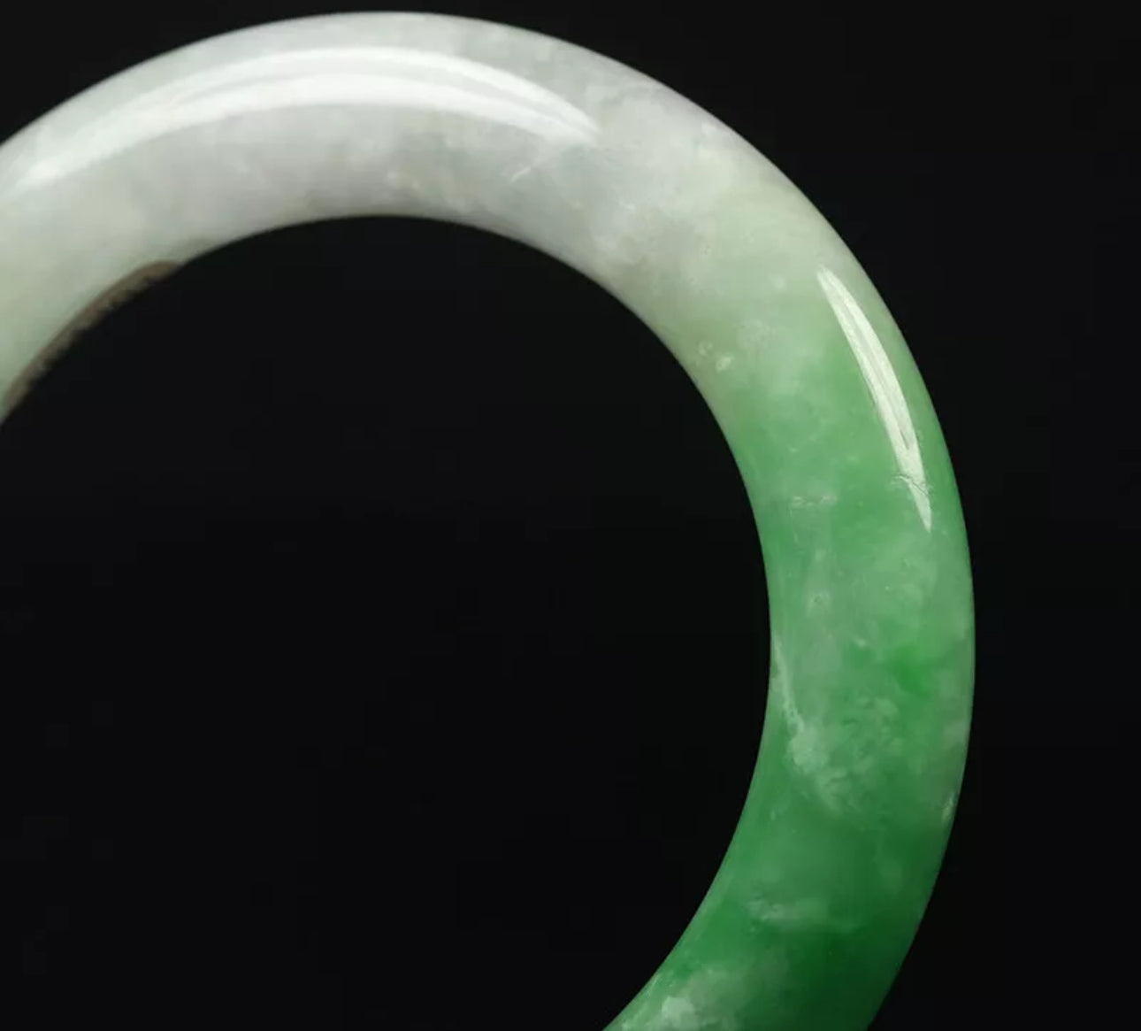 VINTAGE Medium Jadeite Green Jade Bangle Size 59mm Round Princess Cut D655