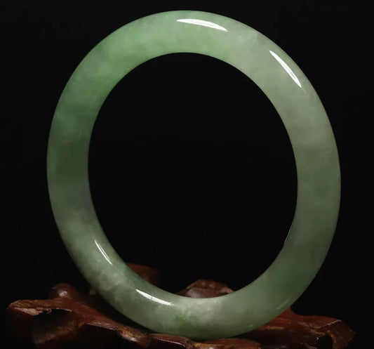 VINTAGE Medium Icy Jadeite Green Jade Bangle Size 58mm Round Princess Cut O543