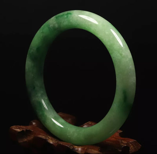 VINTAGE Medium Jadeite Green Jade Bangle Size 59mm D357