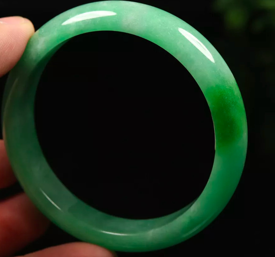 VINTAGE Large Jadeite Green Jade Bangle Size 60mm Beautiful Pop Green D625