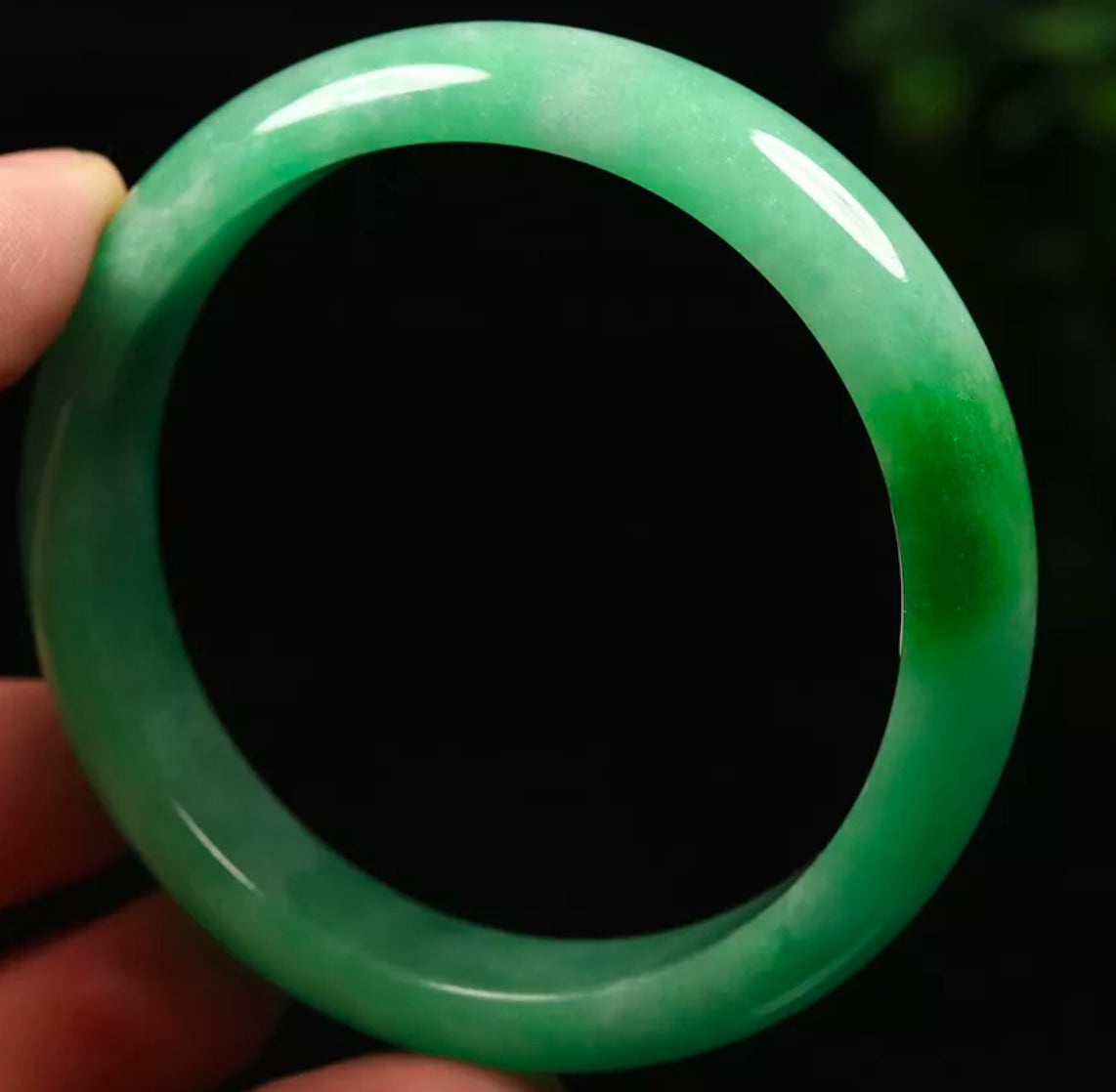 VINTAGE Large Jadeite Green Jade Bangle Size 60mm Beautiful Pop Green D625