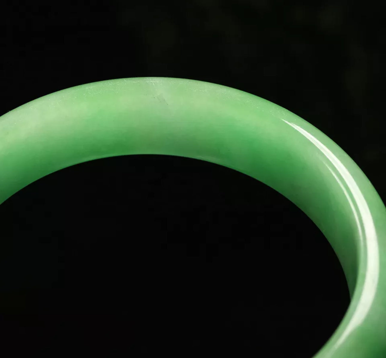 VINTAGE Large Jadeite Green Jade Bangle Size 60mm Solid Apple Green Jade J791