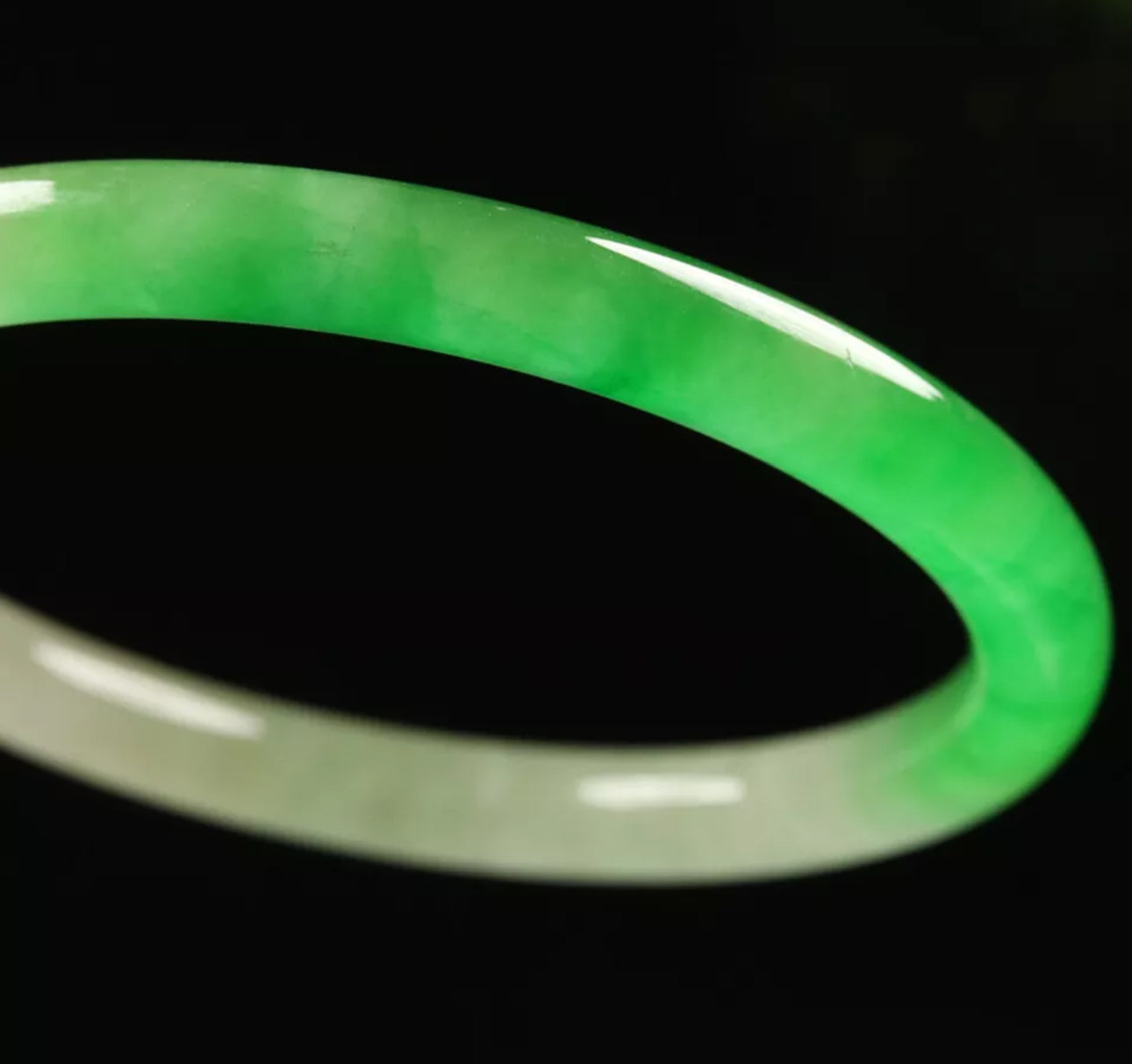 VINTAGE Medium Jadeite Green Jade Bangle Size 59mm Ombré Round Princess Cut G43