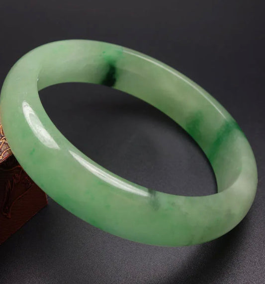 VINTAGE Medium Jadeite Green Jade Bangle Size 59mm G85