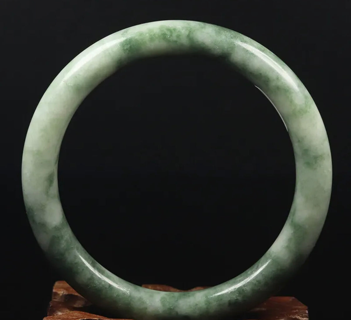 VINTAGE XL Jadeite Green Jade Bangle from Burma - A604