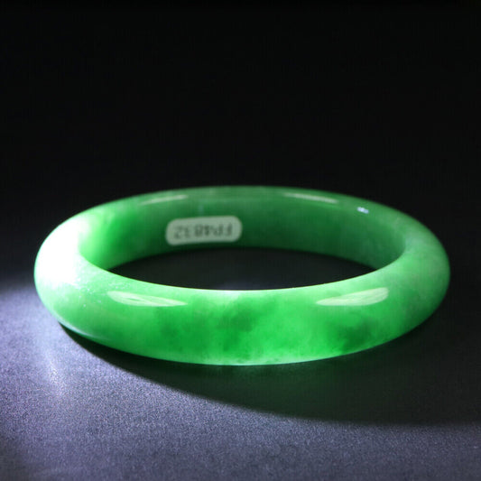 VINTAGE Medium Jadeite Green Jade Bangle from Burma Size 58mm M717