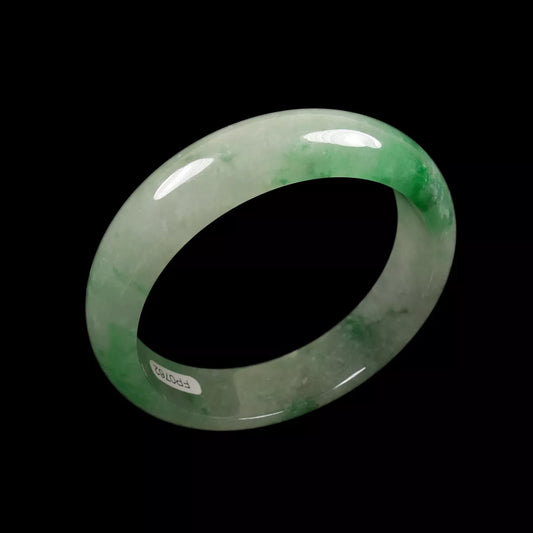 VINTAGE Medium Jadeite Green Jade Bangle Size 58mm Unique Shades of Green! Y577