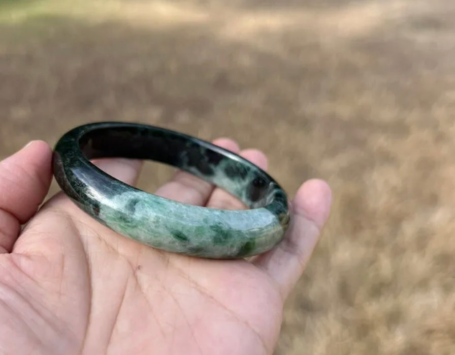 VINTAGE Medium Jadeite Green/Black Jade Bangle from Burma - Size 59.5mm M282 - JazzyJewelbyAmina 