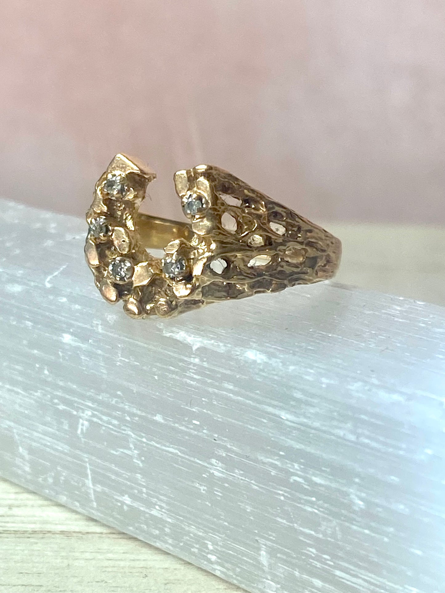 VINTAGE 14k Gold (marked) Diamond Horseshoe Nugget Ring Size 9